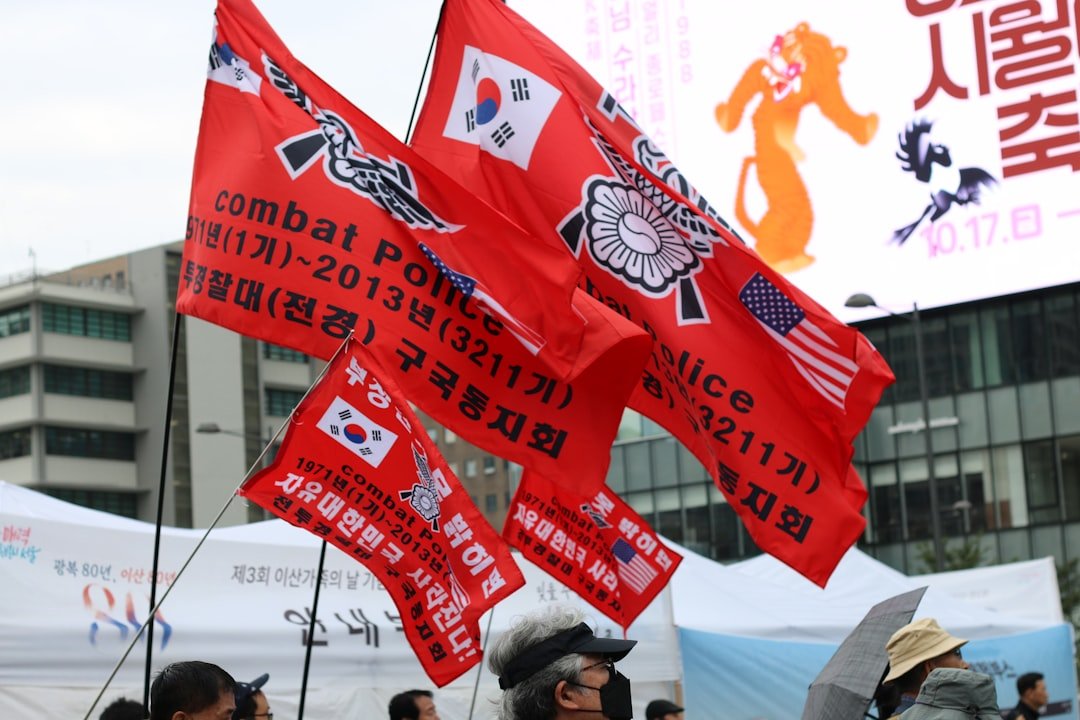 Warning infographic showing red flags in DeFi: anonymous teams, unaudited contracts, impossibly high APYs, pressure to act fast